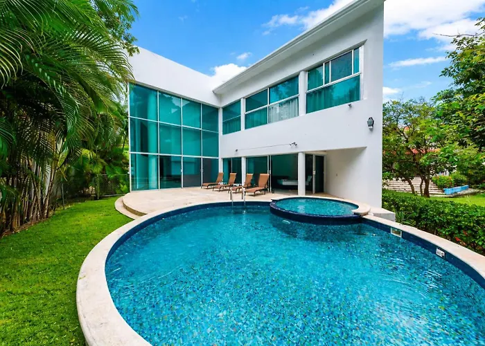 Private Pool Villa, Walk To & 5th Ave Villa