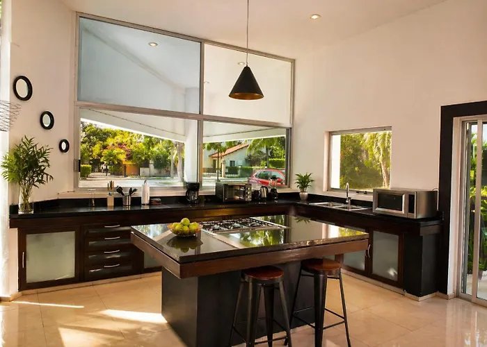 Private Pool Villa, Walk To & 5th Ave