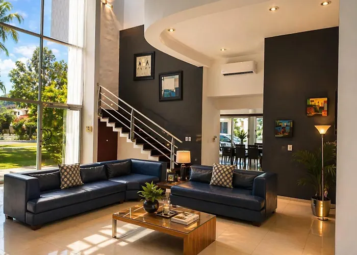 Private Pool Villa, Walk To & 5th Ave