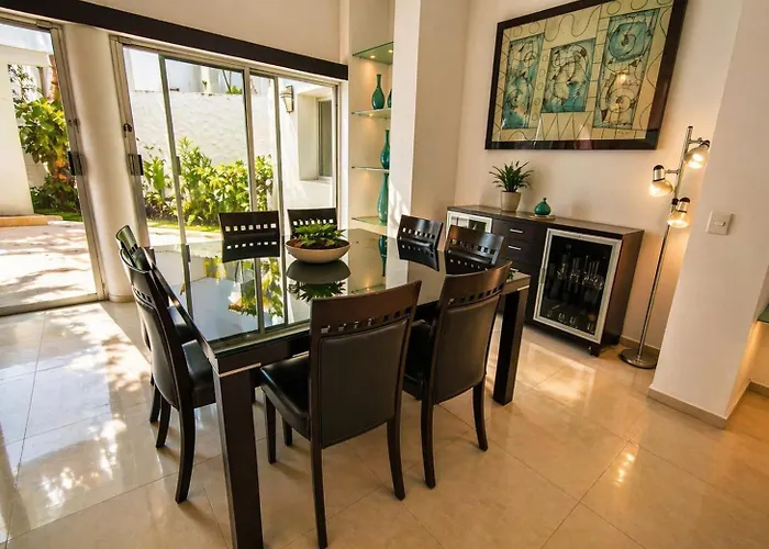 Private Pool Villa, Walk To & 5th Ave *