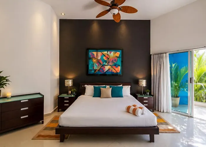 Private Pool Villa, Walk To & 5th Ave Villa