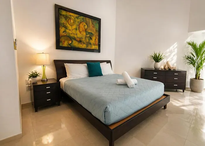 Private Pool Villa, Walk To & 5th Ave