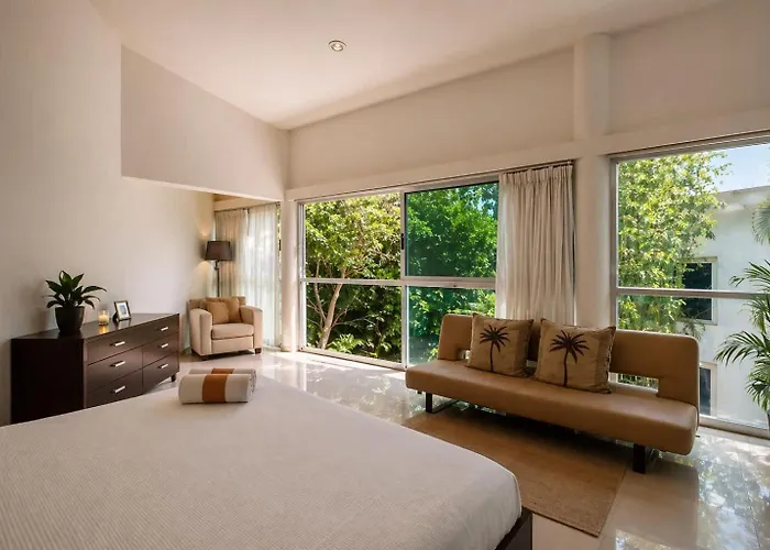 Private Pool Villa, Walk To & 5th Ave *