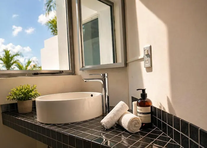 Private Pool Villa, Walk To & 5th Ave *